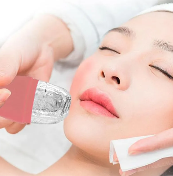 Ice Face Roller – Cooling Facial Massage & De-Puffing Tool